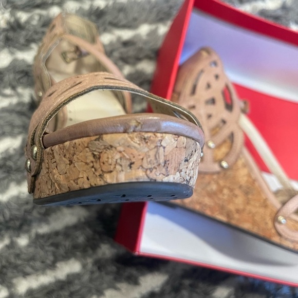 Adrienne Vittadini beige wedge sandals - Picture 9 of 9